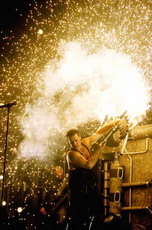 концертное агентство:  пиротехническое шоу группы  rammstein  на 100% безопасно 